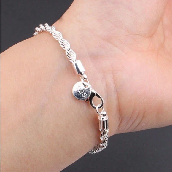 925 Sterling Silver Cute Minimalist Twisted Rope Design Bracelet - Picture 2 of 6